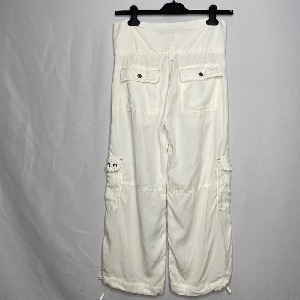 flowy white Bebe wide leg creamcolored cargo pants - Picture 2 of 5